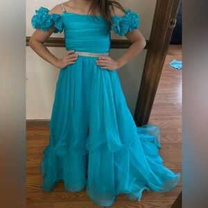 Elegant Teal Evening Gown